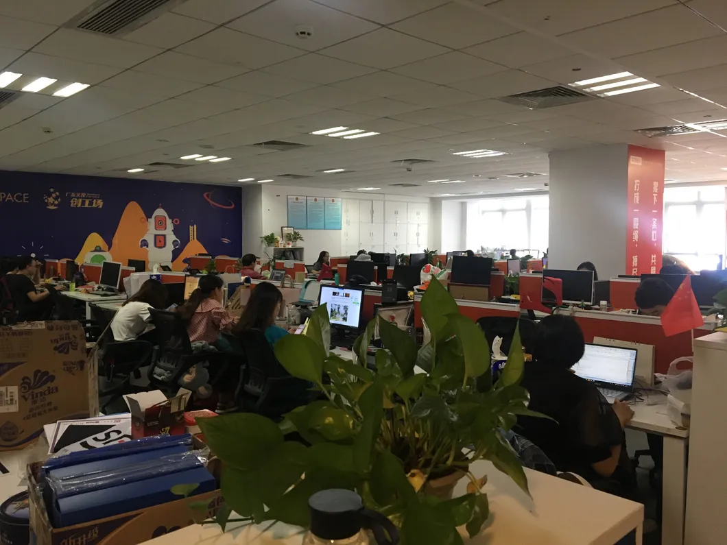 Hot Sell 12 12 0 037 580 with Great Price Spark Plug